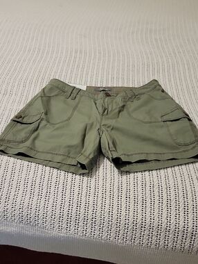 Natural Reflections Olive Cargo Shorts